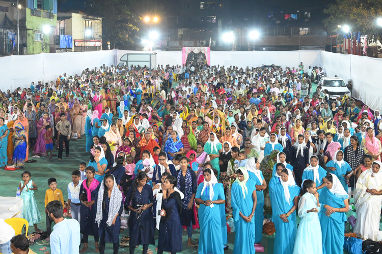 On January 13 and 14, 2024, thousands gathered for Grace Ministry's two-day prayer meeting at Sion on the Mumbai grounds. The two-day prayer assembly drew attendees from around Mumbai in Koliwada, Dharavi.